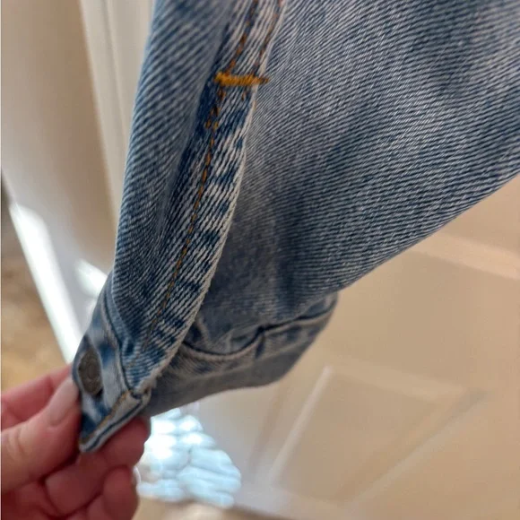 Levi's Size 42 Vintage Cropped Jean Jacket with Pink Painted Stars - Picture 7 of 12